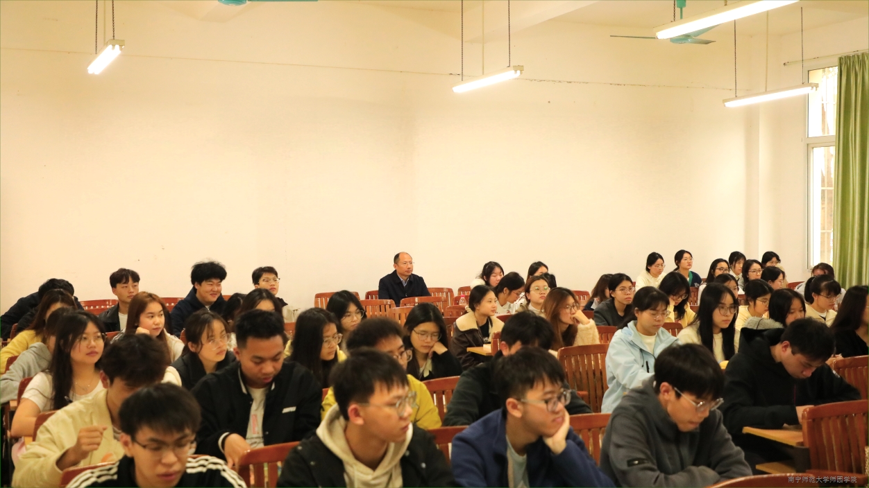 校领导深入课堂一线与全校师生共上“开学第一课”