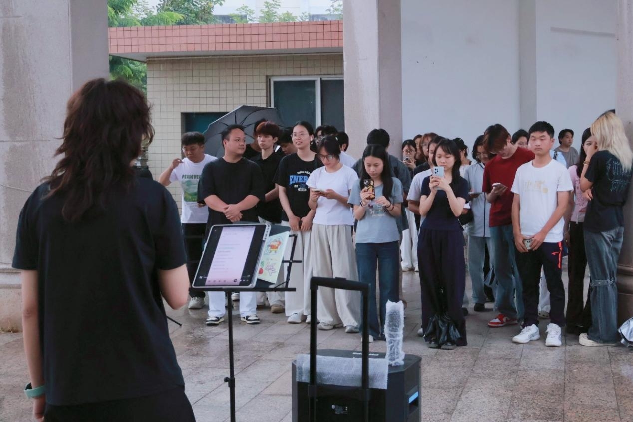 艺术系举办“师园欢乐广场秀”文艺展演